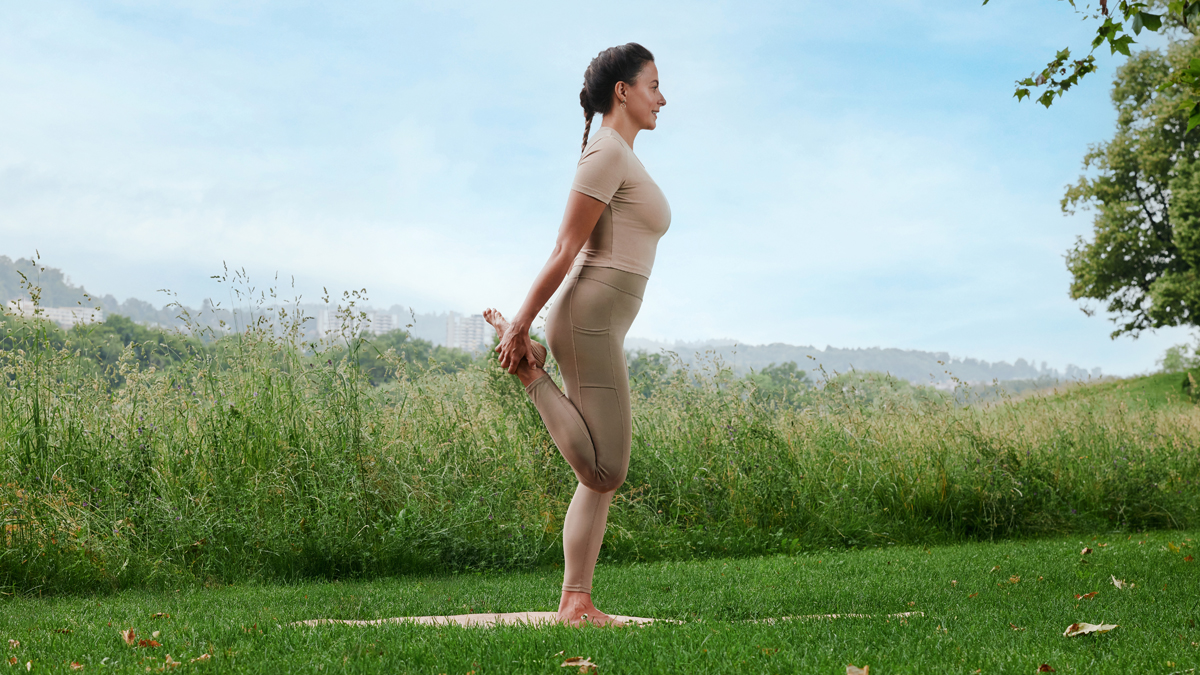 Quadrizeps-Dehnung im Stehen