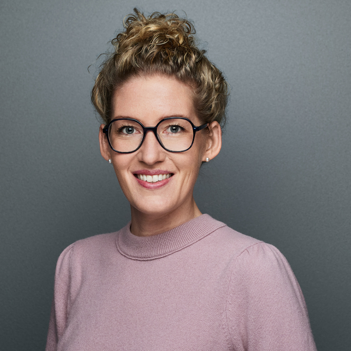 Dr. Christine Blume